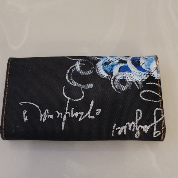 2/$25 or 3/$30 Painted girl wallet - new w/o tags - Picture 4 of 5